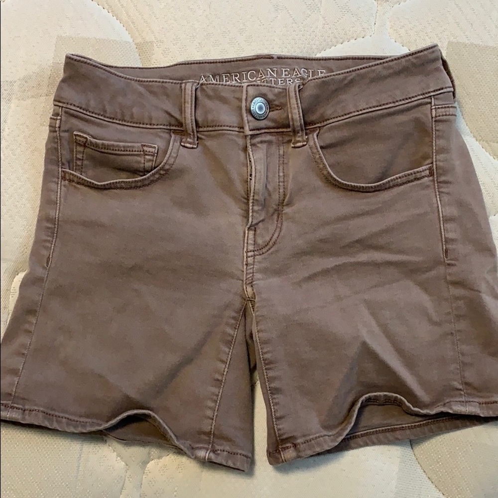 Woman’s jean shorts in good conditions